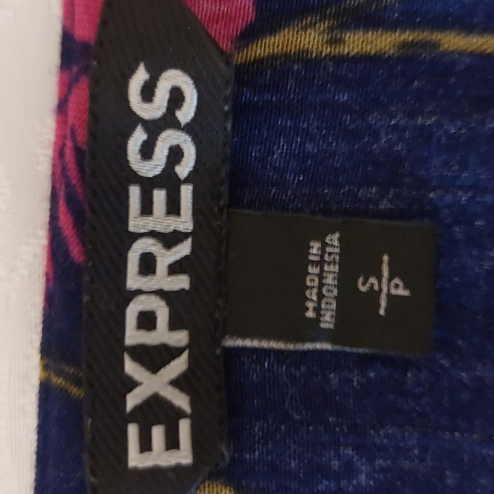 Express top. Very feminine blue floral. Size S/P. Pre-owned, very gently used. - Picture 5 of 5